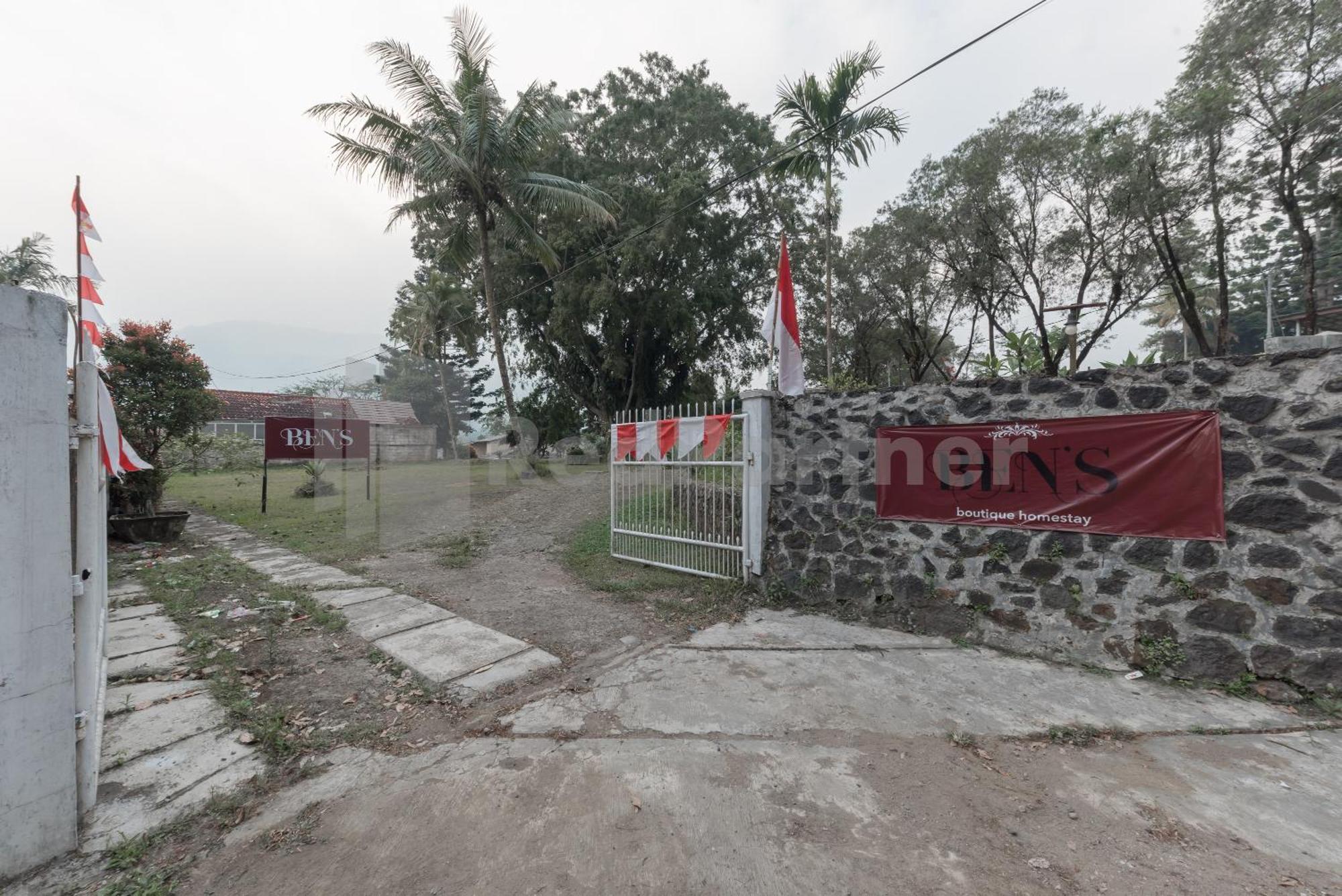 Bens Homestay Mitra Reddoorz Bogor Exterior foto